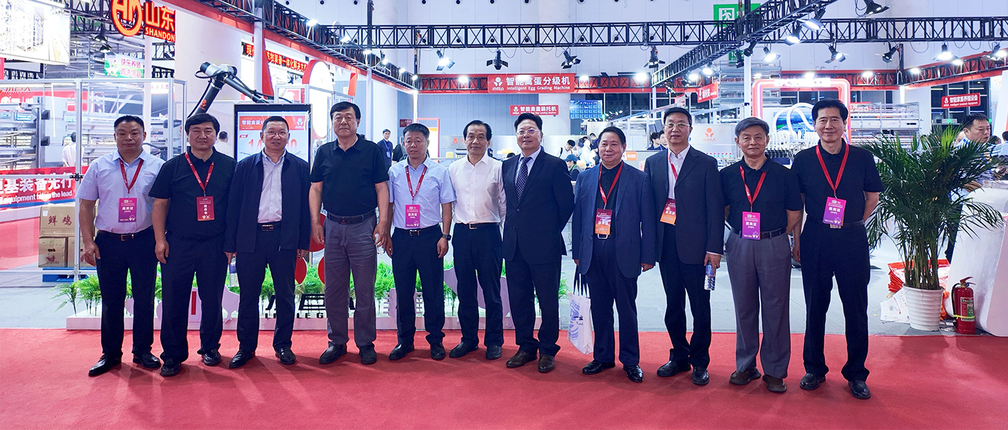 The 23rd China Animal Husbandry Expo Opens Grandly! Little Giant Group Booth Draws Strong Crowds on Day One
